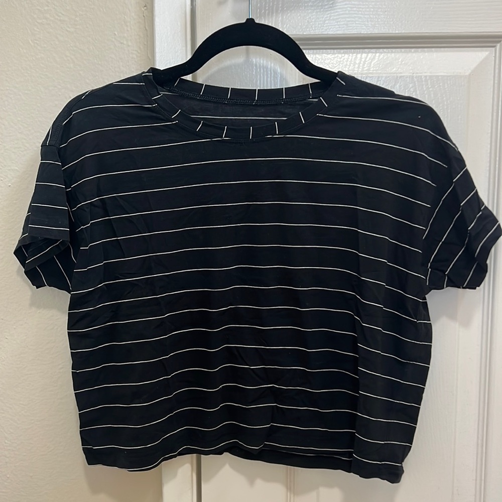 Lululemon cropped TShirt size 6